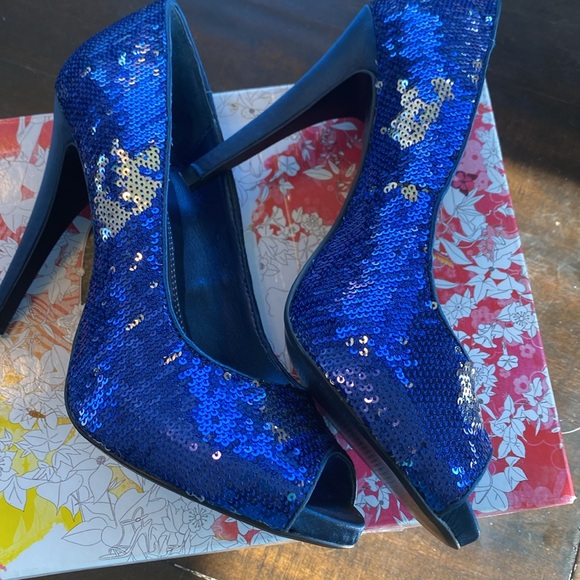 Chinese Laundry Blue/Silver Sequins size 8 Heels - Picture 7 of 10